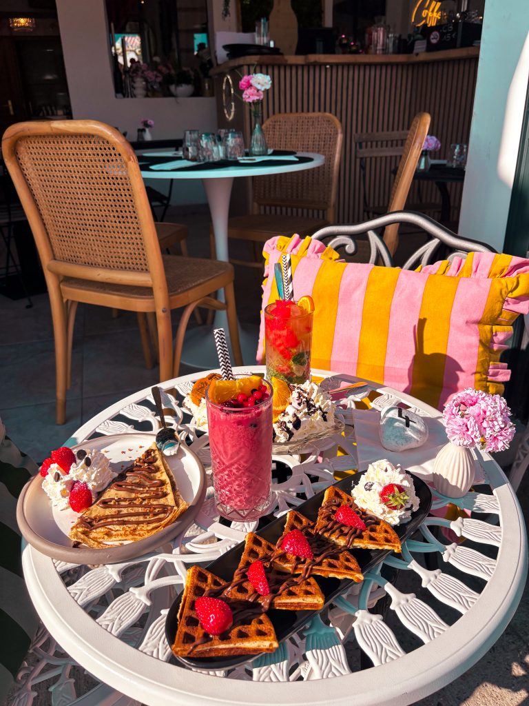Gaufres gourmandes, cocktails et tapas restaurant aux saintes maries de la mer