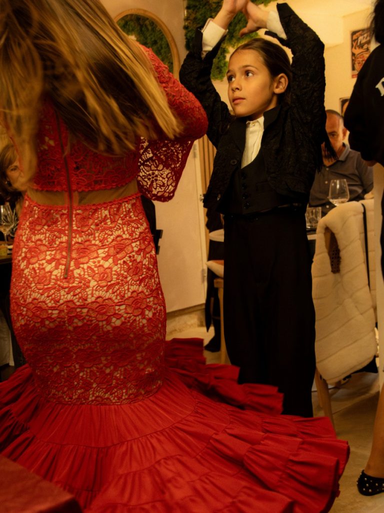 Soirée gitane avec danseuse flamenco aux saintes maries de la mer chez la brasserie dreams une brasserie à événements